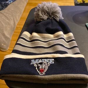 Maine State  Black bears cuffed knit beanie pom pom hat One size